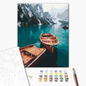 Човни на альпійському озері