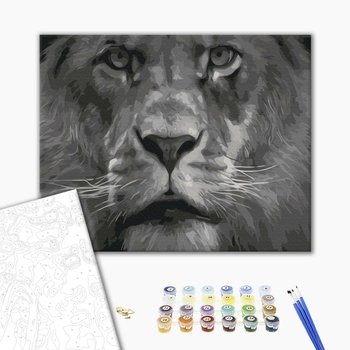 Лев в черно-белых тонах