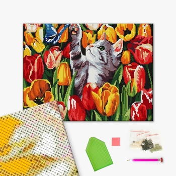 Алмазна мозаїка 40х50 - Котик в тюльпанах