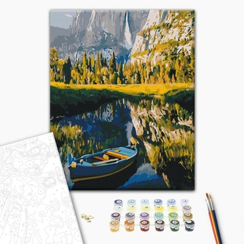 Лодка среди гор