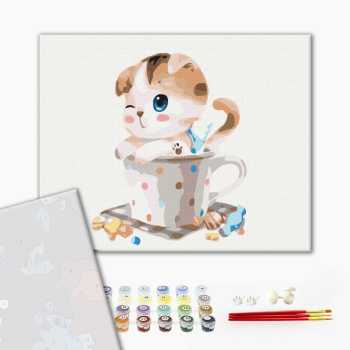 Котенок в чашке