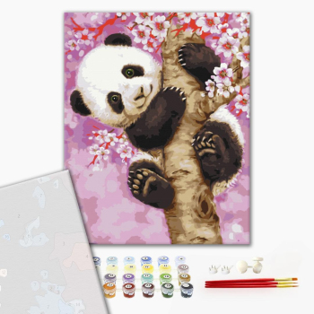 Панда на сакурі