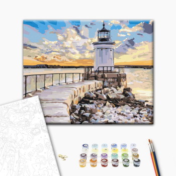 Маяк в сонячному світлі