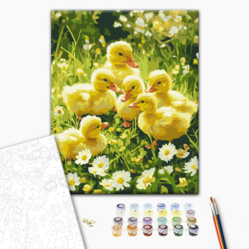 Милые пушистики на лужайке